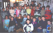 2002  Le classi IV A e IV B della  scuola elementare di Caldonazzo. Archivio GTF